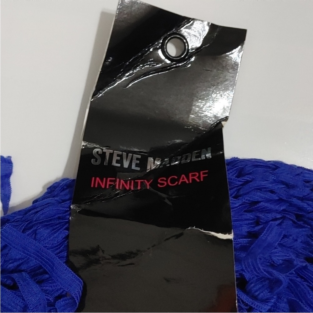 Steve Madden Infinity Scarf - Picture 3 of 6